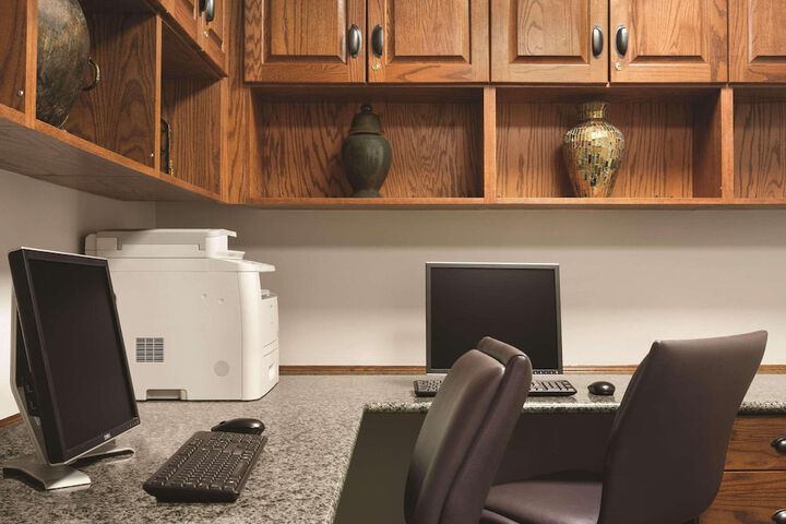 Business Center 17 of 17