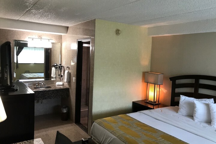 Room 18 of 35