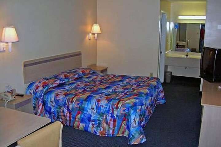 Room 19 of 32
