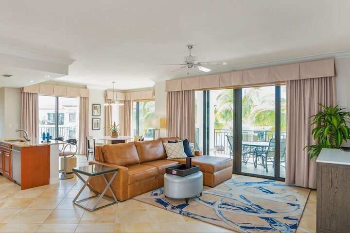 Naples Bay Resort & Marina
