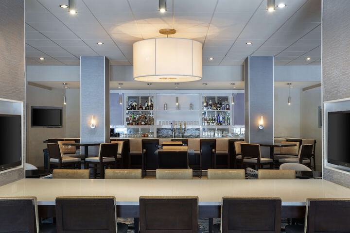 Lounge 110 of 121
