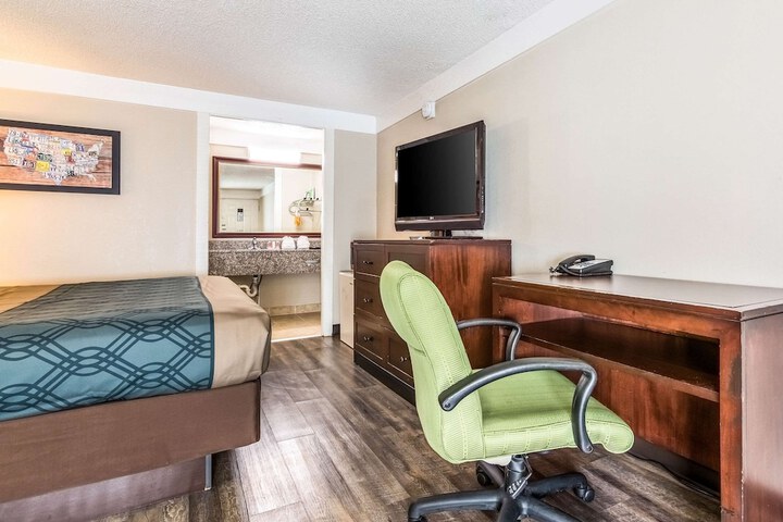 Room 22 of 37