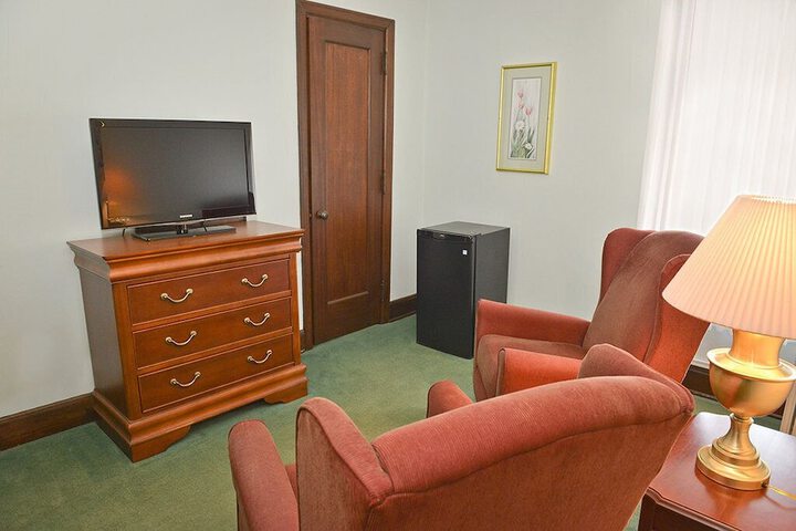Lounge 42 of 43