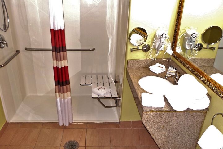 Room 17 of 27