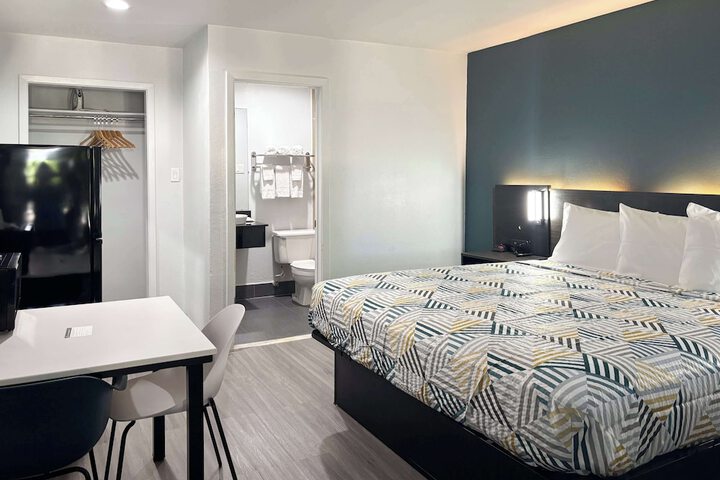 Room 16 of 29