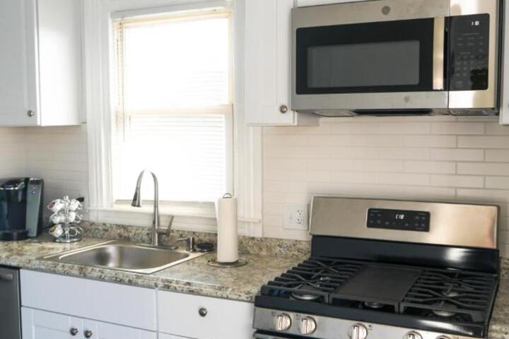 Lincoln Manor - Newly Renovated 1mile from PHL Airport and Sports Stadiums