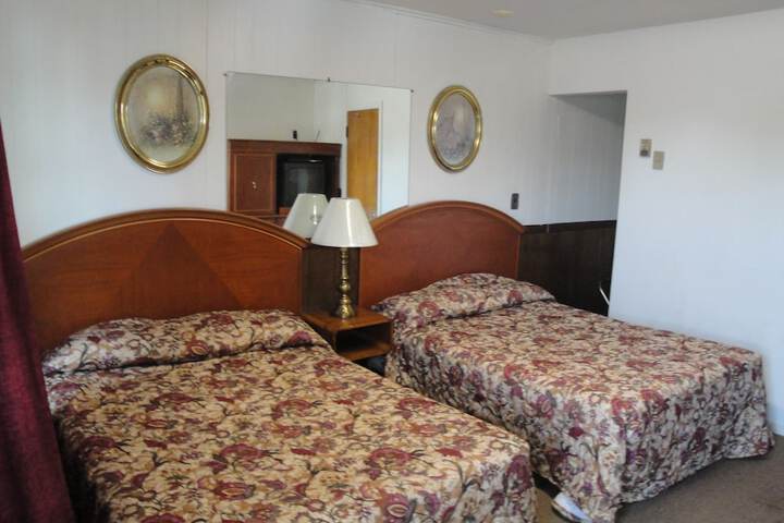Room 3 of 8