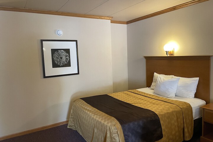 Room 32 of 64