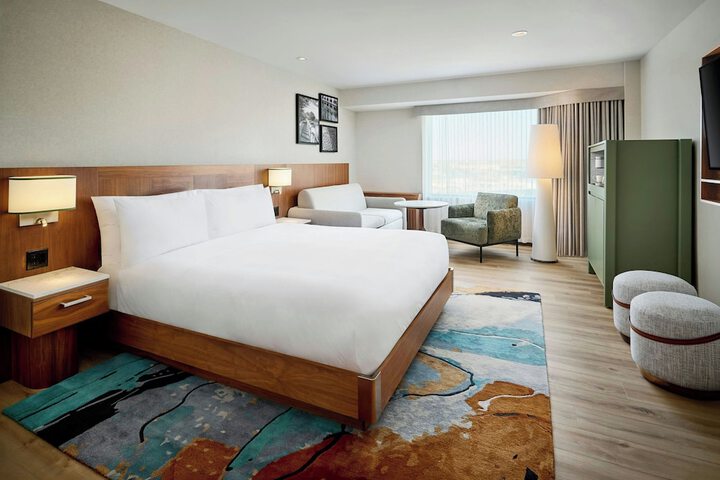 Ômage Hotel Montreal Laval, a Tribute Portfolio Hotel