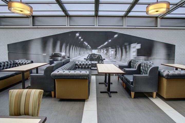 Lounge 16 of 22