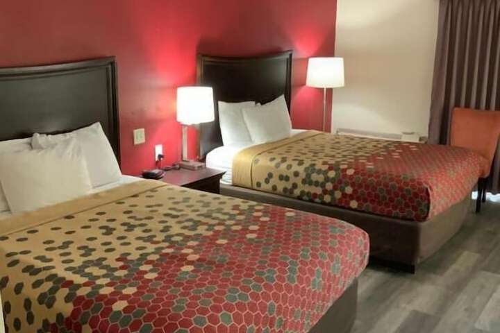 Perry Inn & Suites National Fairground I 75