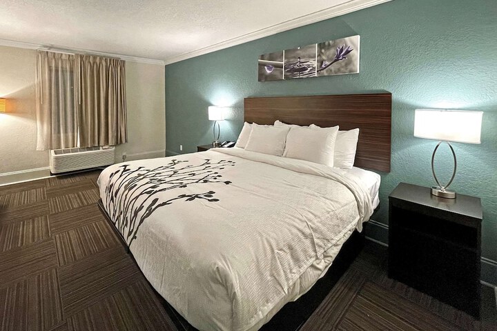 Room 26 of 49