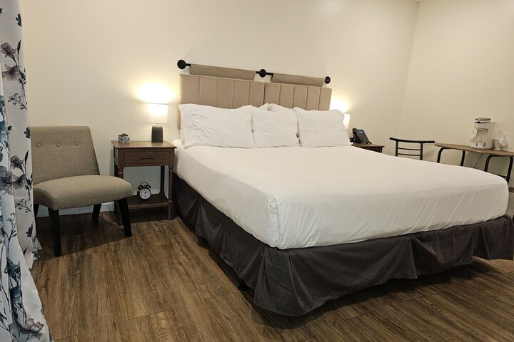The Honey Bee Motel