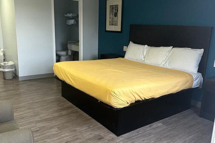 Room 13 of 23