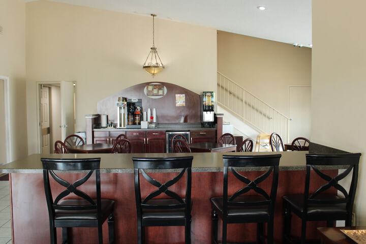 Boarders Inn & Suites