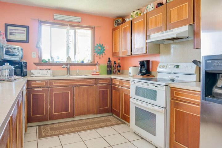THE LAHAINA BUNGALOW