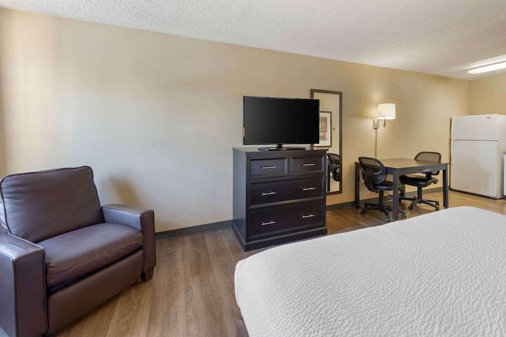 Room 25 of 28