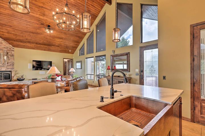 AZ Rim Retreat in Pine W / deck Hot Tub & Views!