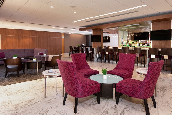 Lounge 53 of 55