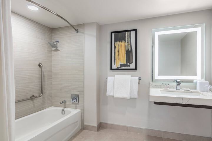 Delta Hotels by Marriott Vancouver Downtown Suites - Downtown Vancouver