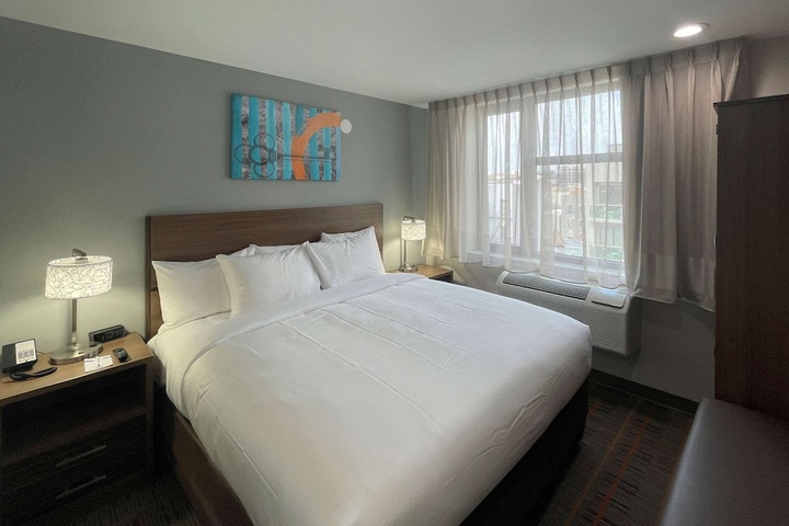 Room 18 of 28