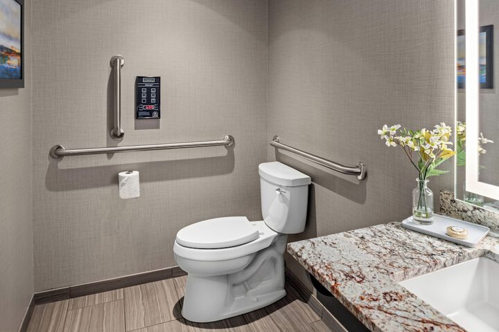 Room 42 of 76