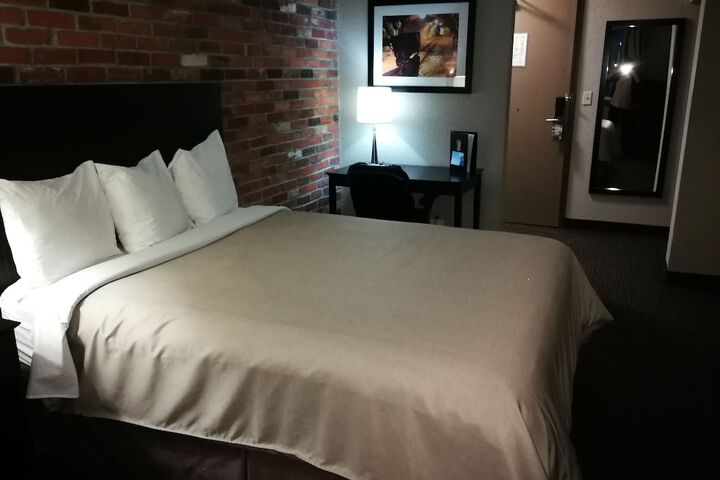 Room 15 of 28