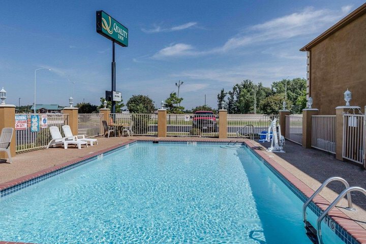 Pool 4 of 35