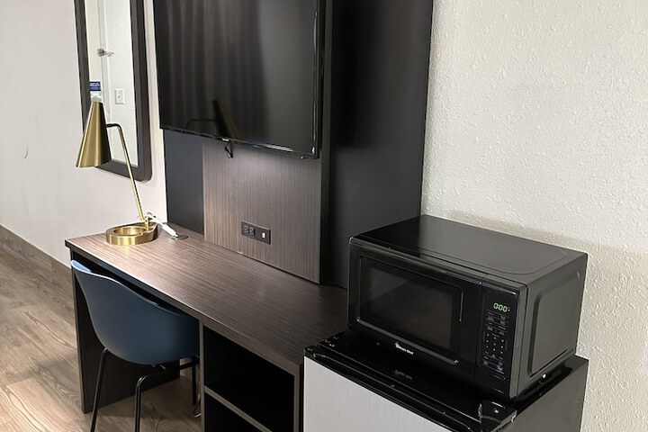 Room 10 of 50