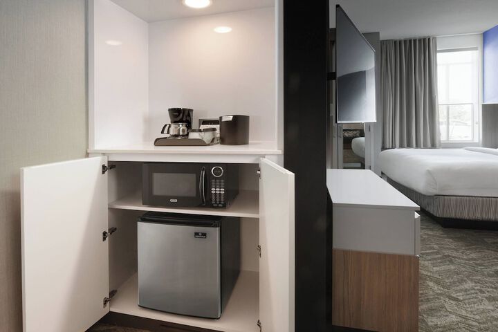 Room 10 of 16
