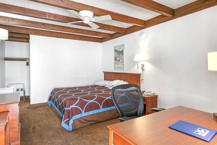 Room 51 of 59