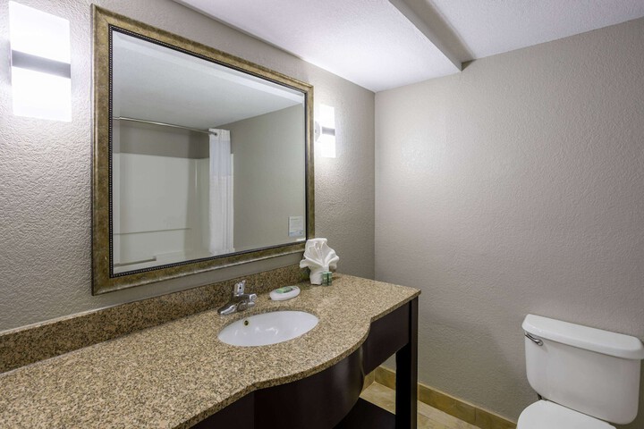 Baymont by Wyndham La Vergne / Nashville I-24 East