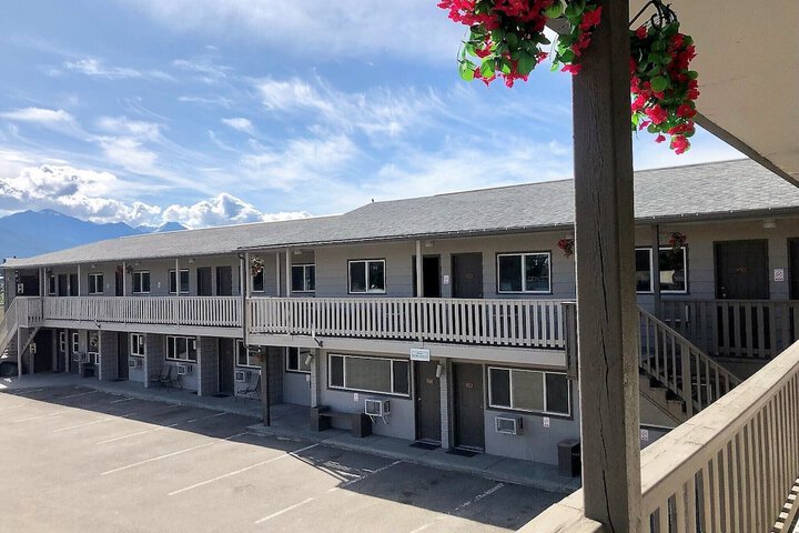 The Canterbury Inn of Downtown Invermere
