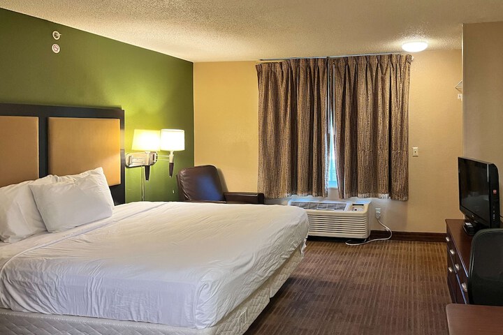 Room 8 of 27