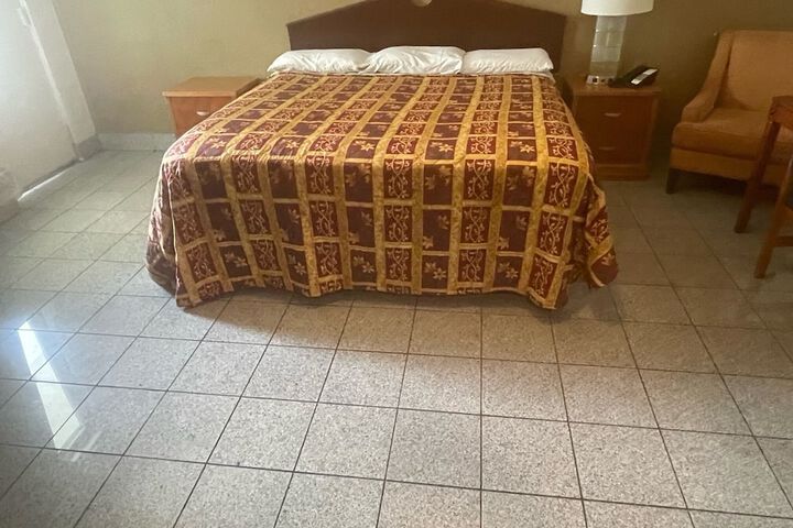 Room 16 of 22