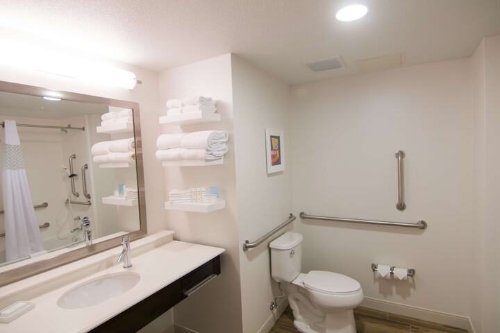 Hampton Inn & Suites Tulsa Downtown