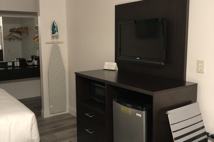 Room 11 of 23