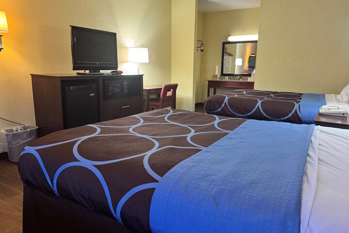 Super 8 by Wyndham Laurel