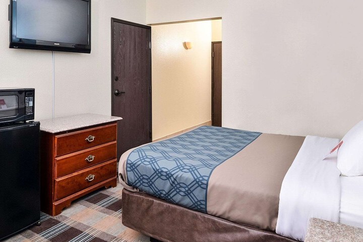 Econo Lodge Inn & Suites Shelbyville