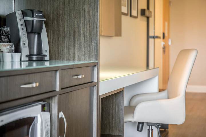 Wyndham Newport Hotel