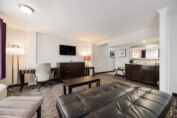 Room 44 of 60