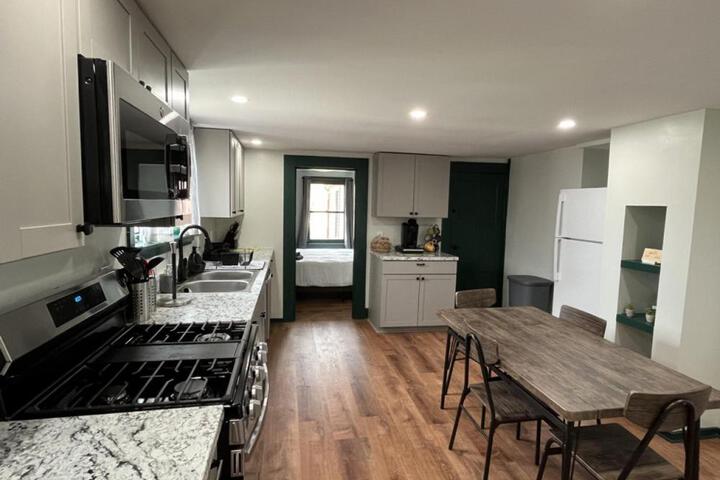2 Bed Berkshire Apt minutes to Jiminy Peak Ski