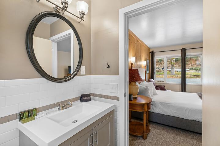 Room 42 of 118