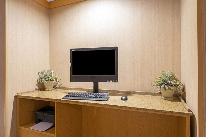 Business Center 28 of 28