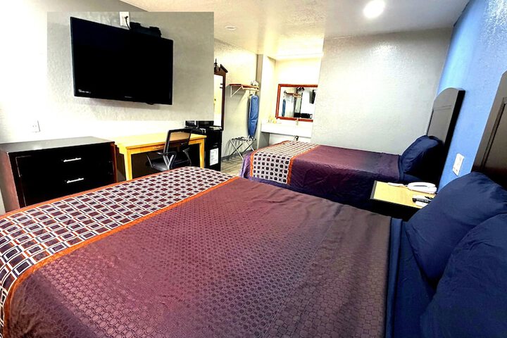 Coachmans Inn & Suites