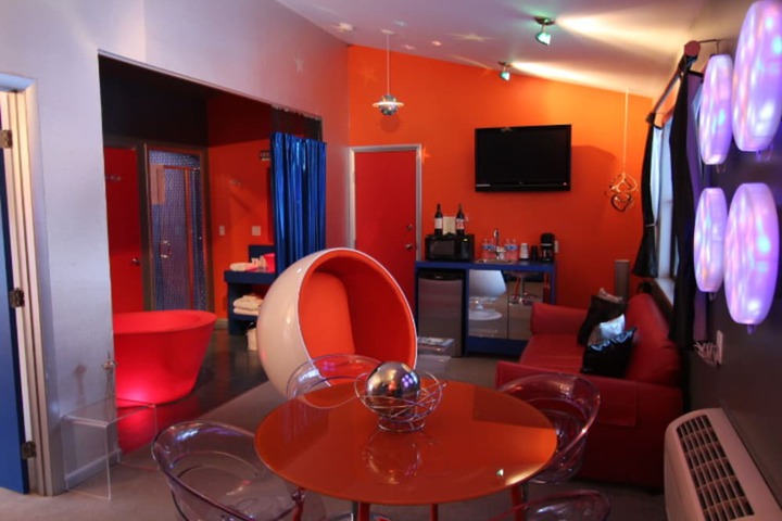 Room 72 of 168