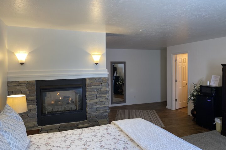 Room 9 of 28