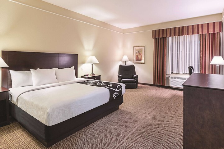La Quinta Inn & Suites by Wyndham Waxahachie