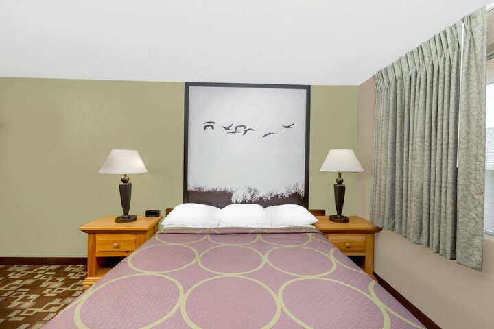 Room 13 of 32