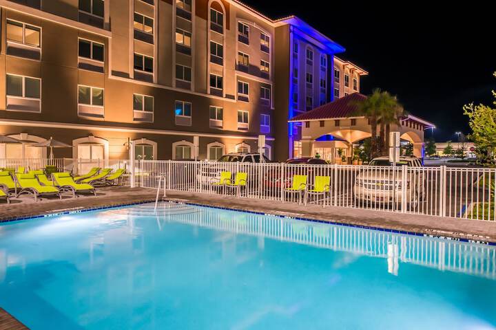 Pool 14 of 106